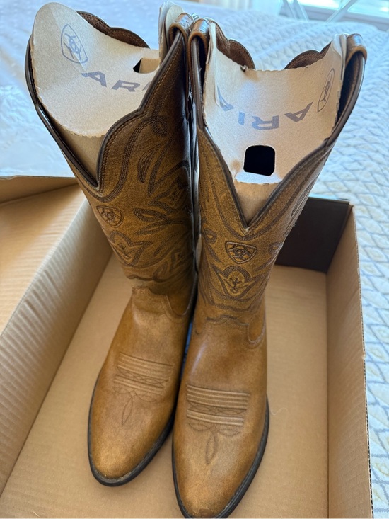 Ariat Shoes - Ariat Tan/Brown Embroidered Western Boots